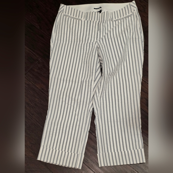Lane Bryant The Lena Gray & White Stripped Cropped Capri Pants Cuff Hem Size 14 - Picture 4 of 12